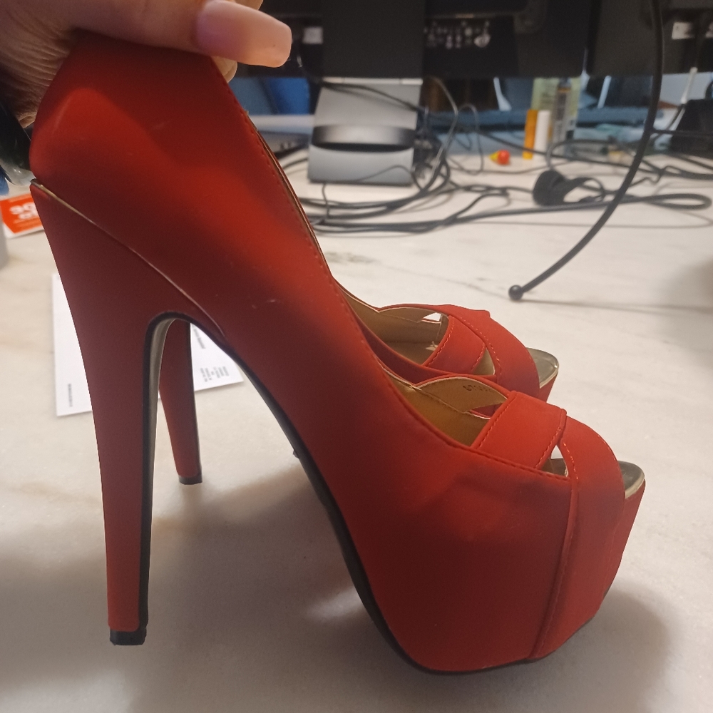 Red heels - Picture 7 of 9